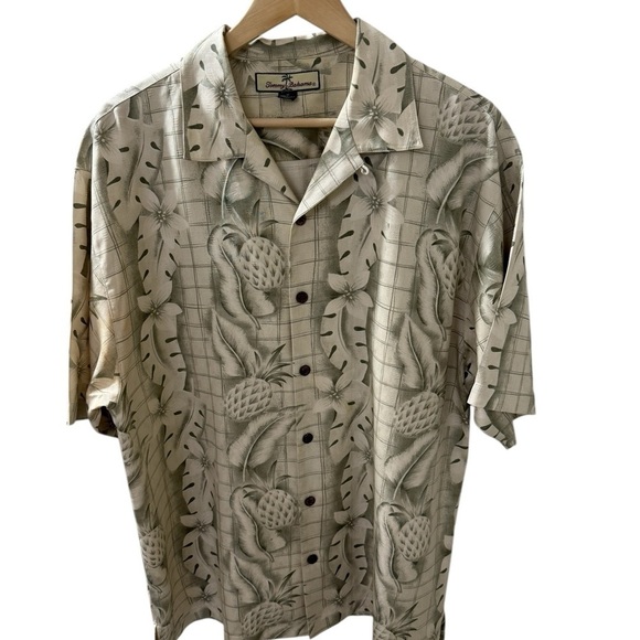 Tommy Bahama Other - Tommy Bahama Size M 100% Silk Men’s Hawaiian Shirt casual Button Up Coconuts